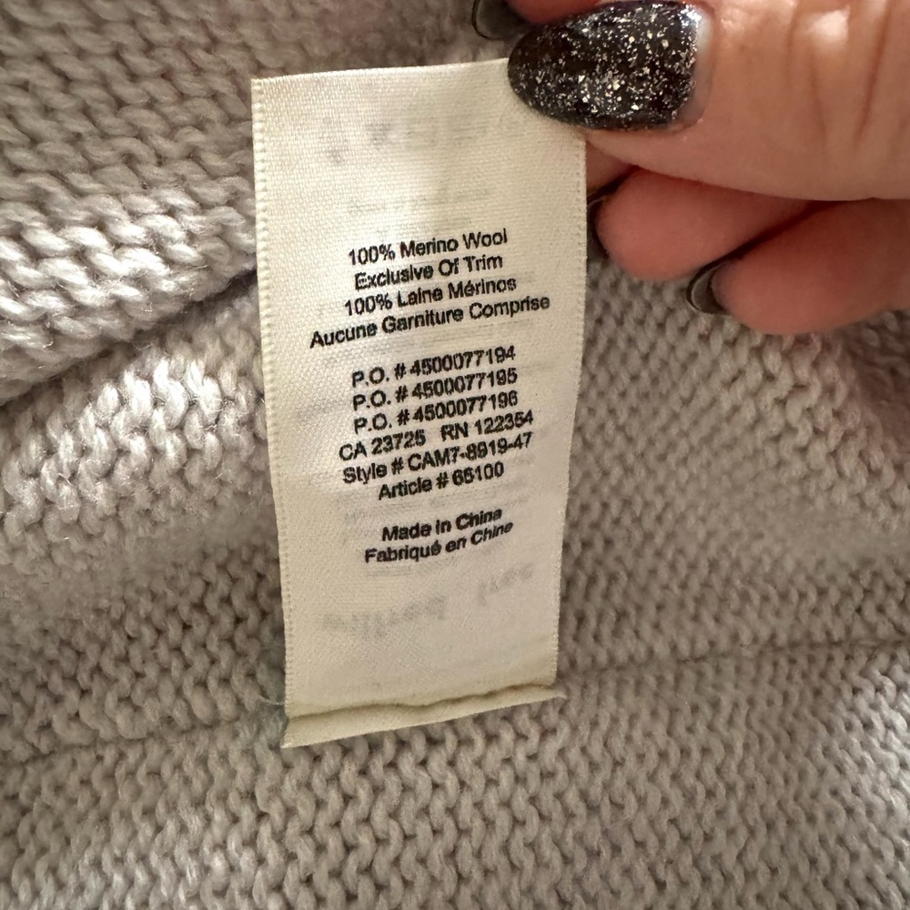 ARITZIA WILFRED 100% Merino Wool Light Grey V-Neck Sweater with Navy Trim (XS) - Picture 6 of 7
